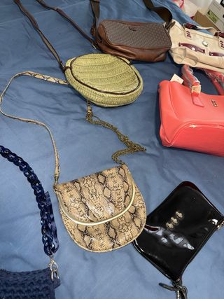 Lote 14 bolsos y riñoneras variados