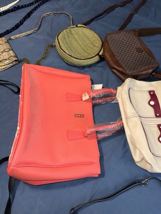 Lote 14 bolsos y riñoneras variados