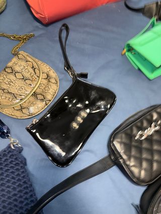 Lote 14 bolsos y riñoneras variados