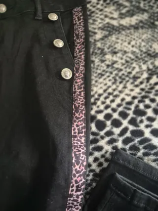 Pantalón vaquero negro Morgan con estampado