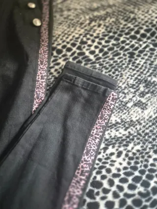 Pantalón vaquero negro Morgan con estampado