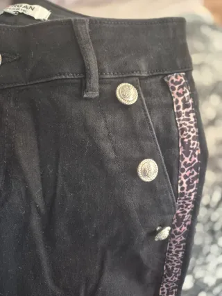 Pantalón vaquero negro Morgan con estampado