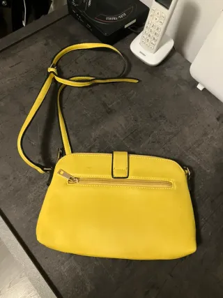 Borsa donna gialla con tasche e zip