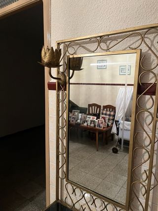 Mueble recibidor con espejo, perchas y paragüero