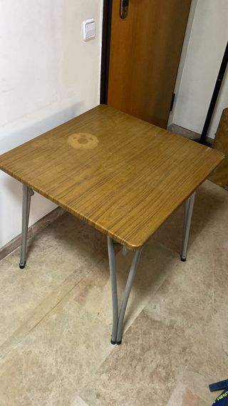 Mesa plegable patas metal madera