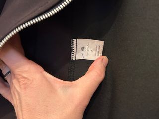 Cazadora corta mujer negra