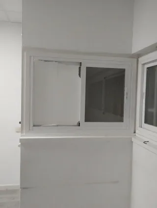 Ventanas de aluminio blancas