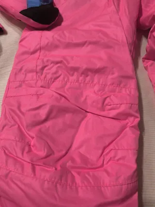 Mono de esquí rosa con tirantes. Edad 8-10.