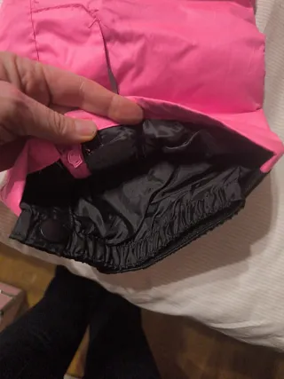 Mono de esquí rosa con tirantes. Edad 8-10.