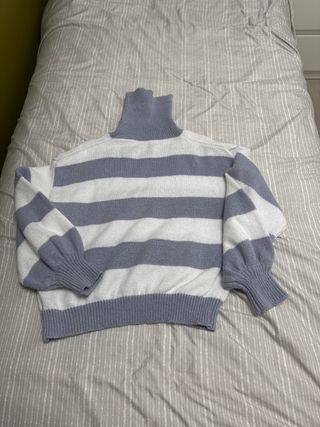 Jersey rayas cuello alto blanco y azul