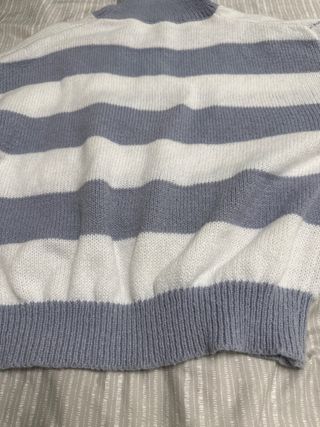 Jersey rayas cuello alto blanco y azul