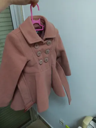 Elegante abrigo rosa para niña talla 2