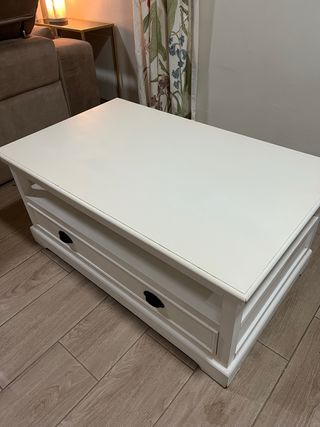 Mesa de centro blanca con cajones