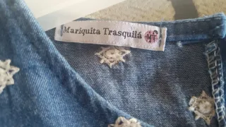 Blusa azul con encaje