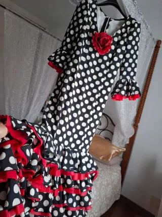 Traje Flamenca Lunares Negro y Rojo
