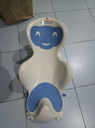 Hamaca de baño para bebé azul y blanco