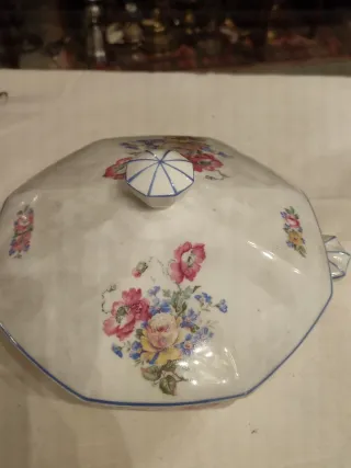 Sopera de porcelana antigua floral