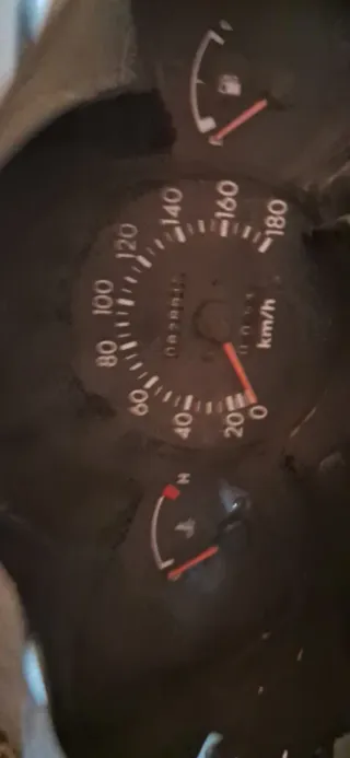 Salpicadero H con radiocasete