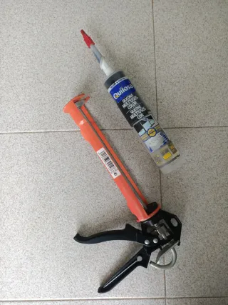 Pistola Silicona Quilosa + Silicona Negra