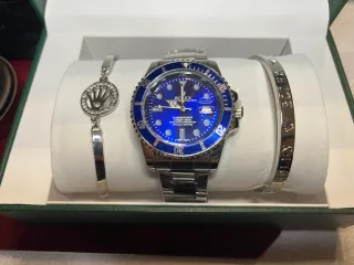 Reloj de cuarzo Azul con pulseras.