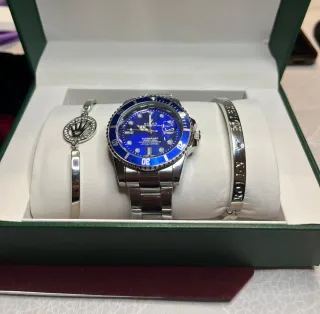 Reloj de cuarzo Azul con pulseras.