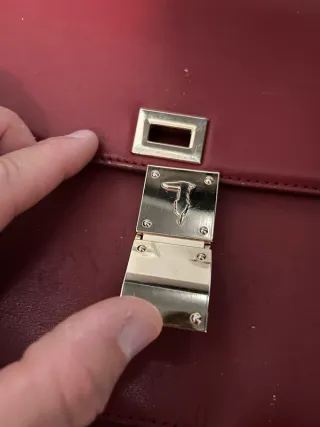 Borsa Trussardi rossa con dettagli oro