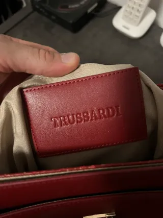 Borsa Trussardi rossa con dettagli oro