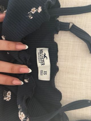 Top Hollister flores negro XS