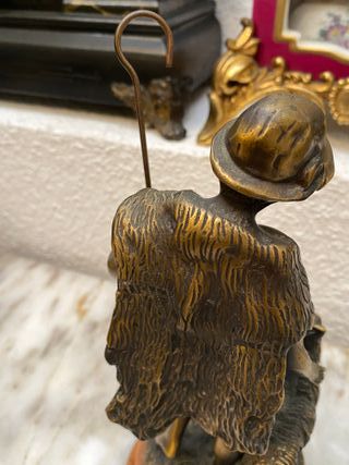 Escultura bronce pastor con perro