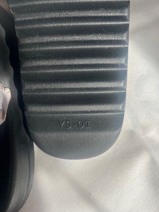 Yeezy Slide YS-01 Negras