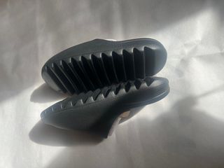 Yeezy Slide YS-01 Negras