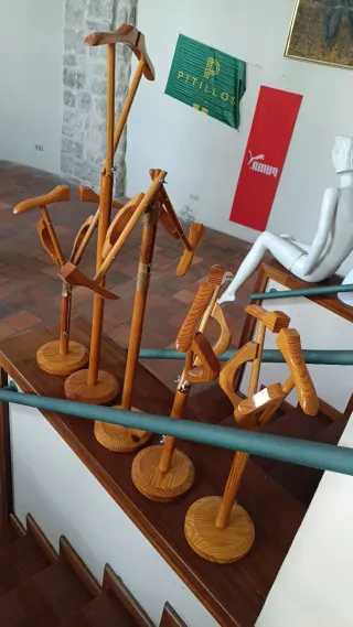 4 Bustos y un maniquí...todo ello