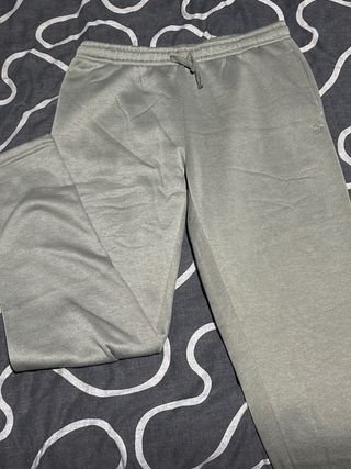 Pantalón chándal UP beige y verde