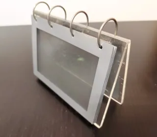 Moldura com capacidade para 12 Fotos