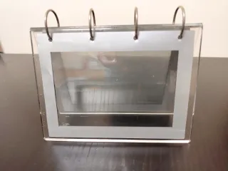 Moldura com capacidade para 12 Fotos