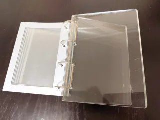 Moldura com capacidade para 12 Fotos