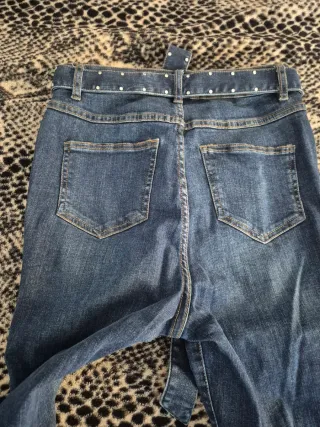 Pantalón vaquero Morgan con cinturón