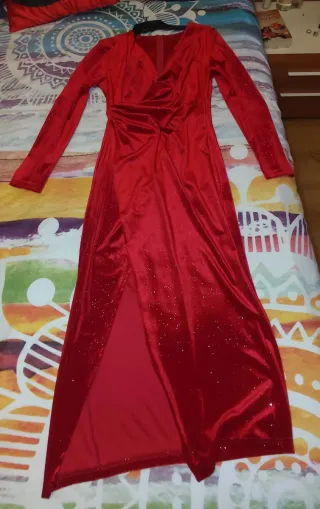 Vestido rojo brillante fiesta