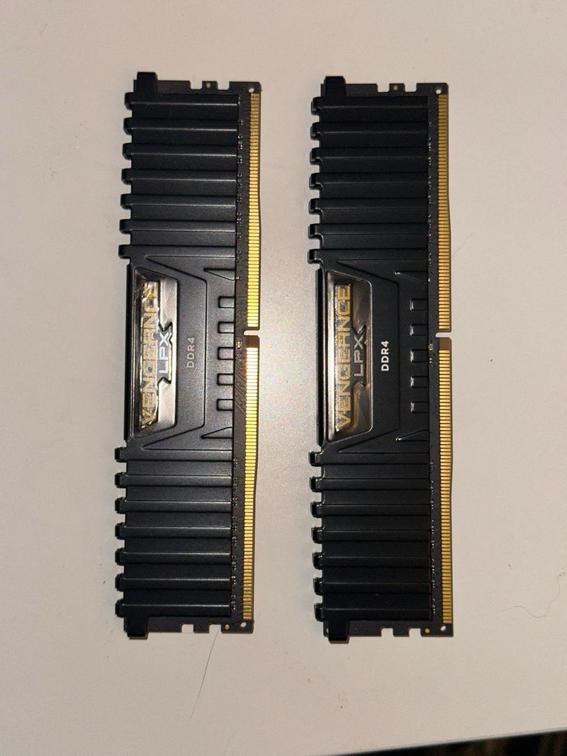 2x Corsair DDR4 8GB 3000MHz RAM afbeelding 2