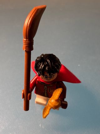 Lego Harry Potter con escoba y snitch