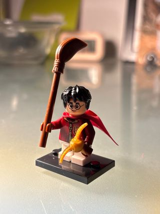 Lego Harry Potter con escoba y snitch