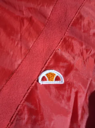 Chaqueta deportiva Ellesse roja