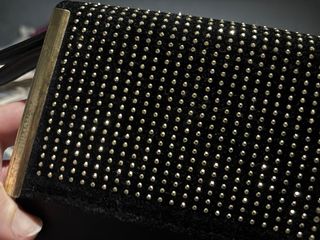 Bolso fiesta negro tachuelas doradas