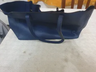 Borsa blu con dettagli oro