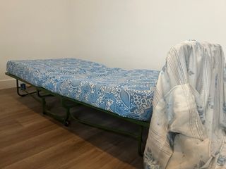 Cama plegable individual con colchón / mesilla