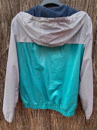 Chubasquero/Cortavientos Pull&Bear Talla M