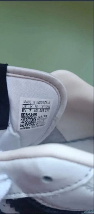 Zapatillas Adidas Urbanas Blancas y Negras