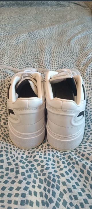 Zapatillas Adidas Urbanas Blancas y Negras