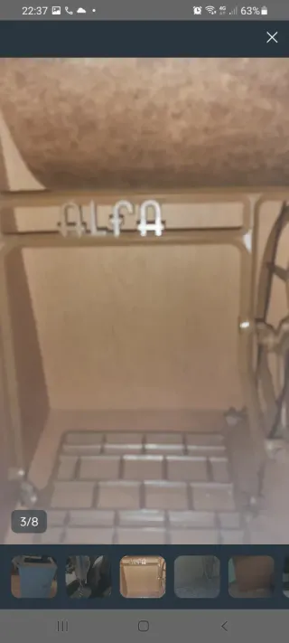 Máquina de coser Alfa antigua