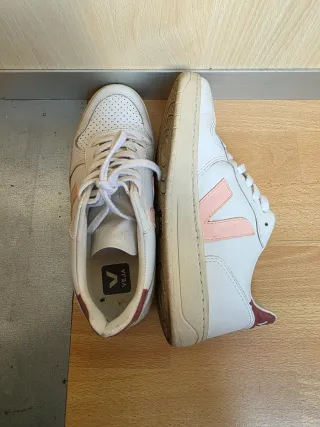 Zapatillas Veja - Detalle "V" Rosa - Talla 37